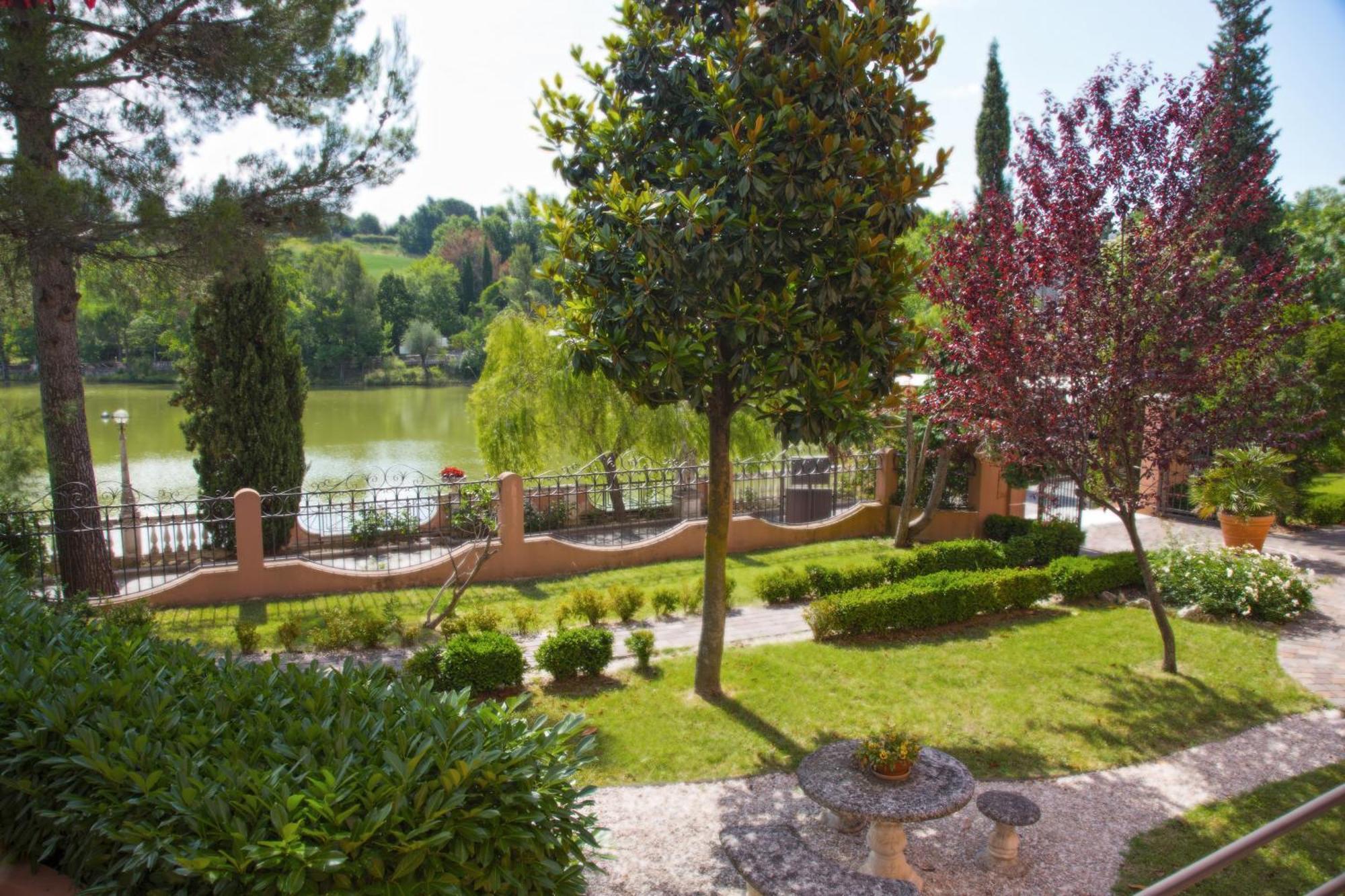 Hotel Villa Leri Monte Colombo Exterior foto