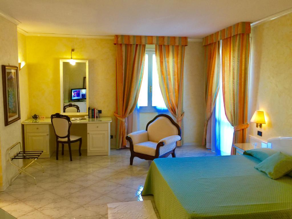 Hotel Villa Leri Monte Colombo Exterior foto
